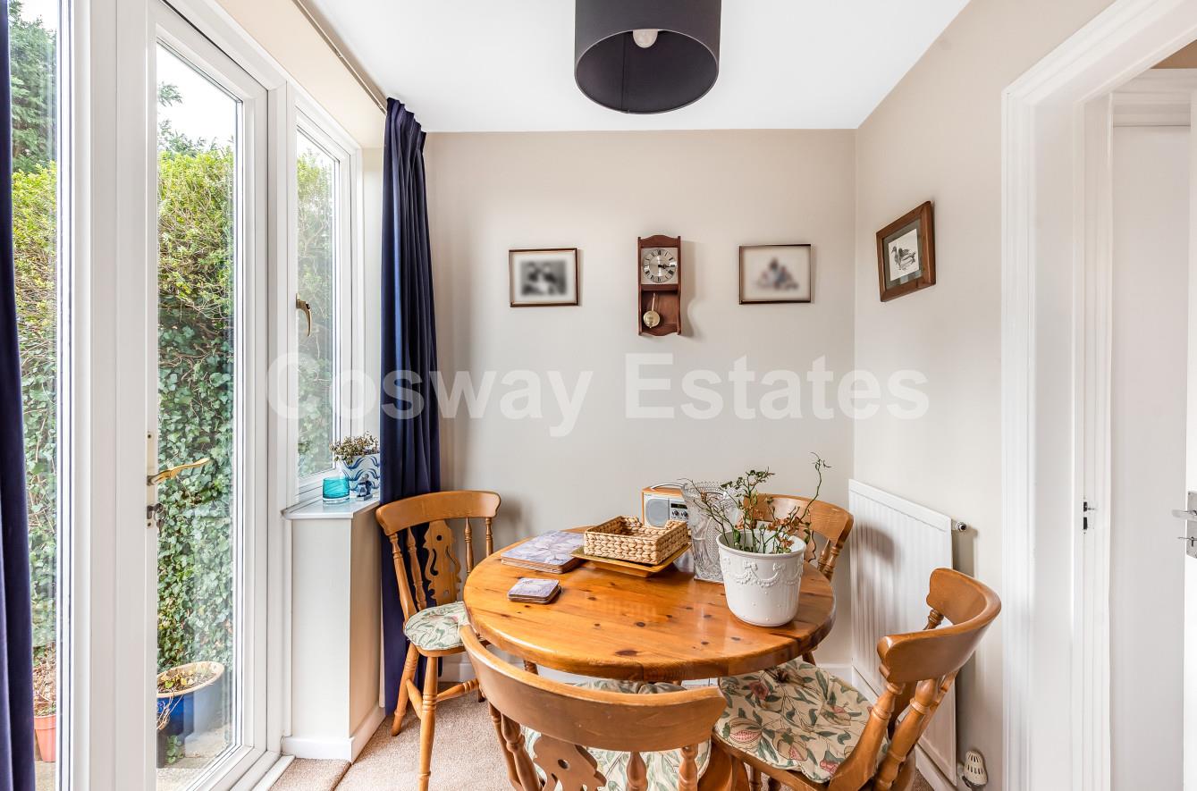Lawrence Gardens, Mill Hill